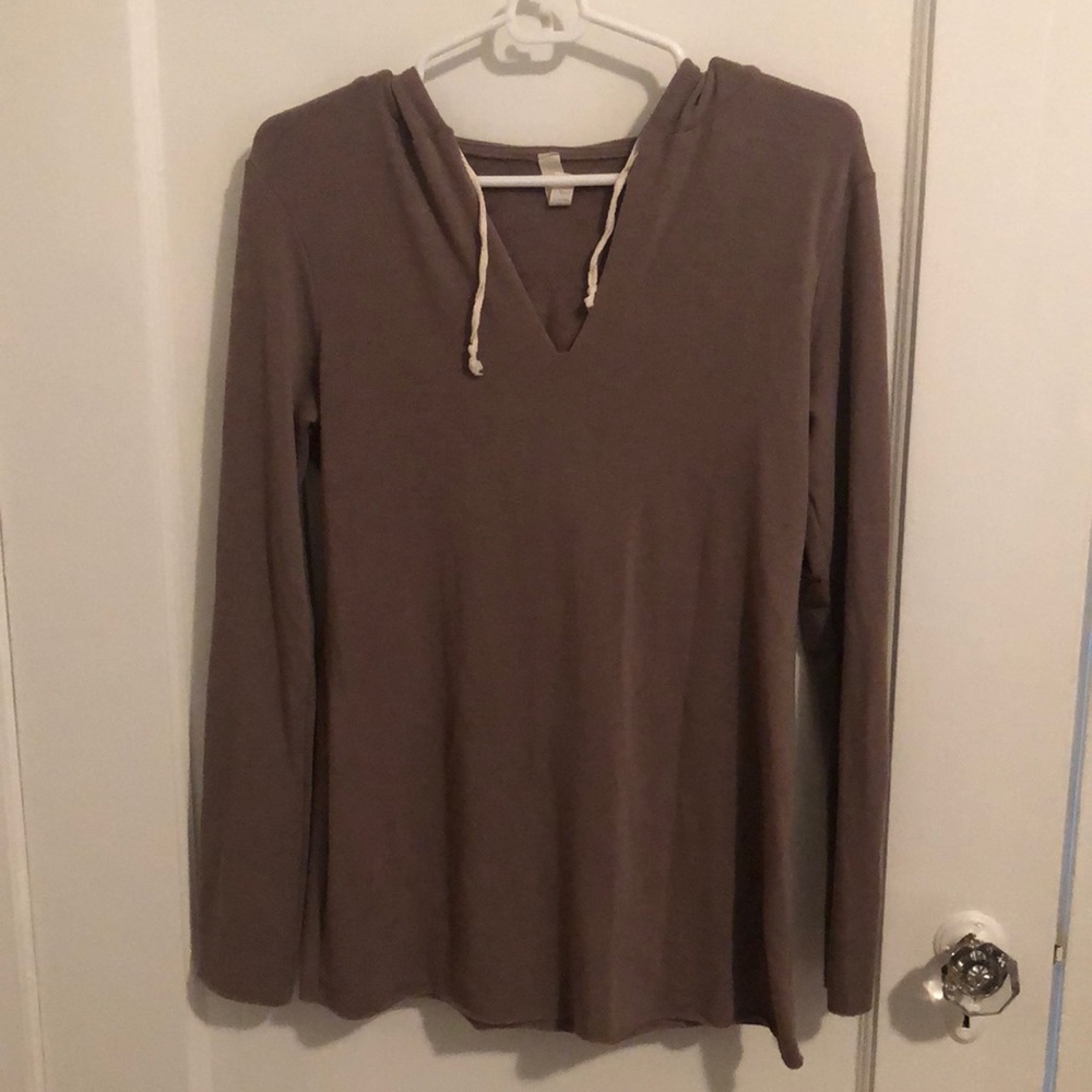 Hooded long sleeve shirt